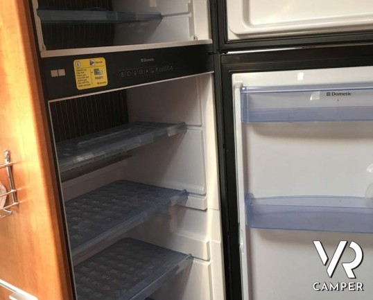 Carthago Compactline I 143 LE: camper usato motorhome 4 posti, con letti gemelli e letto basculante. Su Fiat Ducato 150 CV. Venduto da Italia VR a Torino.