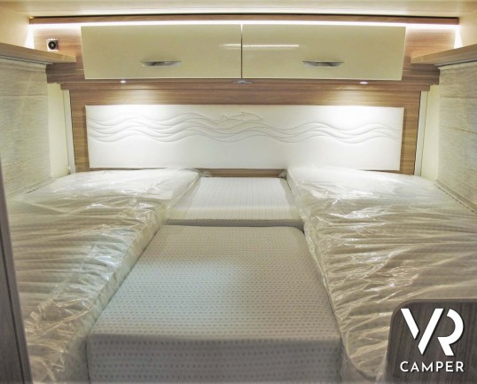 Burstner Delfin IT 726 G: camper nuovo semintegrale con letti gemelli e basculante, dinette trasformabile in letto. Dotato di Skyroof e Comfort Pack. 140 CV. Italia VR vendita camper Piemonte