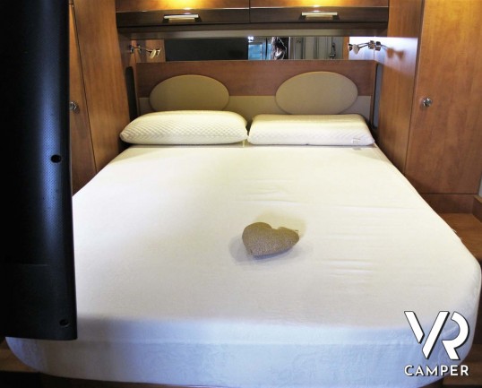 Carthago C-Line 5.0 - camper usato motorhome 4 posti, letto nautico posteriore e garage. Dotato di clima e antenna satellitare - Italia VR camper usati piemonte