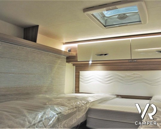 Burstner Delfin IT 726 G: camper nuovo semintegrale con letti gemelli e basculante, dinette trasformabile in letto. Dotato di Skyroof e Comfort Pack. 140 CV. Italia VR vendita camper Piemonte