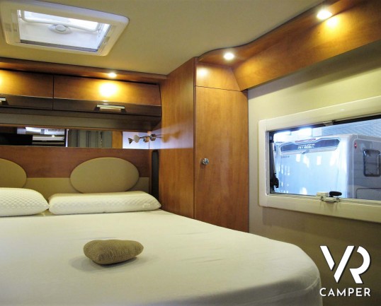 Carthago C-Line 5.0 - camper usato motorhome 4 posti, letto nautico posteriore e garage. Dotato di clima e antenna satellitare - Italia VR camper usati piemonte
