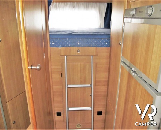 Rimor Super Brig 687 TC: camper mnsardato usato con 6 posti letto, su motore Ford 140 CV. Dotato di condizionatore, tendalino, sospensioni, gancio traino. Italia VR vendita camper Piemonte