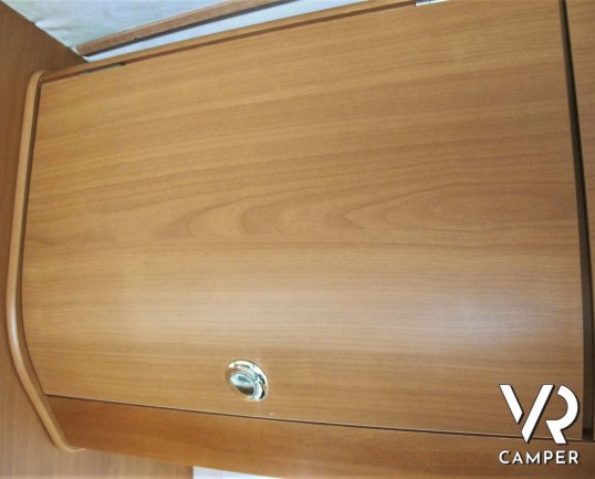 Aiesistem Project 400 - camper semintegrale compatto con monoscocca in vetroresina, 3 posti letto, su motore Opel 90 CV - Dotato di veranda e portamoto - Vendita Camper Piemonte