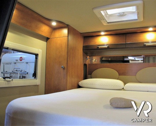 Carthago C-Line 5.0 - camper usato motorhome 4 posti, letto nautico posteriore e garage. Dotato di clima e antenna satellitare - Italia VR camper usati piemonte
