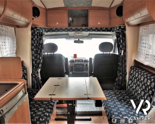 Aiesistem Project 400 - camper semintegrale compatto con monoscocca in vetroresina, 3 posti letto, su motore Opel 90 CV - Dotato di veranda e portamoto - Vendita Camper Piemonte