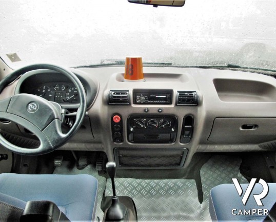 Aiesistem Project 400 - camper semintegrale compatto con monoscocca in vetroresina, 3 posti letto, su motore Opel 90 CV - Dotato di veranda e portamoto - Vendita Camper Piemonte