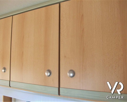 Knaus Country - caravan usata comoda e spaziosa, adatta alla famiglia. Con letto matrimoniale, letto a castello, dinette trasformabile. Venduta da Italia VR a Torino