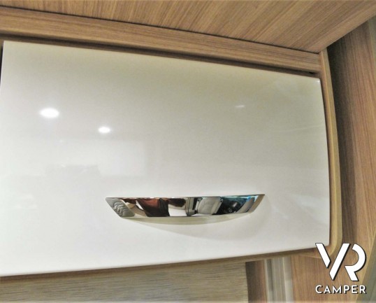 Burstner Delfin IT 726 G: camper nuovo semintegrale con letti gemelli e basculante, dinette trasformabile in letto. Dotato di Skyroof e Comfort Pack. 140 CV. Italia VR vendita camper Piemonte