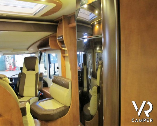 Carthago C-Line 5.0 - camper usato motorhome 4 posti, letto nautico posteriore e garage. Dotato di clima e antenna satellitare - Italia VR camper usati piemonte