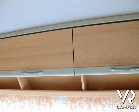 Knaus Country - caravan usata comoda e spaziosa, adatta alla famiglia. Con letto matrimoniale, letto a castello, dinette trasformabile. Venduta da Italia VR a Torino