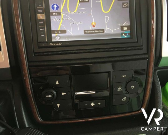 Carthago Compactline I 143 LE: camper usato motorhome 4 posti, con letti gemelli e letto basculante. Su Fiat Ducato 150 CV. Venduto da Italia VR a Torino.