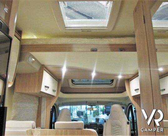 Burstner Delfin IT 726 G: camper nuovo semintegrale con letti gemelli e basculante, dinette trasformabile in letto. Dotato di Skyroof e Comfort Pack. 140 CV. Italia VR vendita camper Piemonte