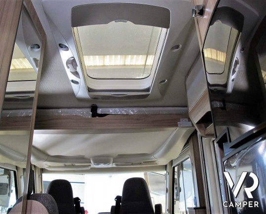 Hymer Exsis-I 588: motorhome Hymer nuovo con letti gemelli e basculante, nuova serie Exsis-I super leggera e compatta