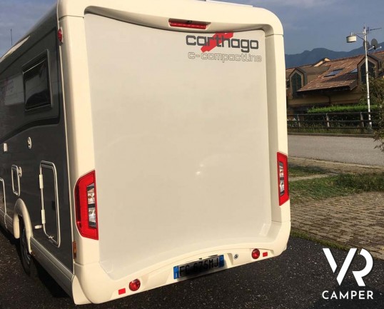 Carthago Compactline I 143 LE: camper usato motorhome 4 posti, con letti gemelli e letto basculante. Su Fiat Ducato 150 CV. Venduto da Italia VR a Torino.