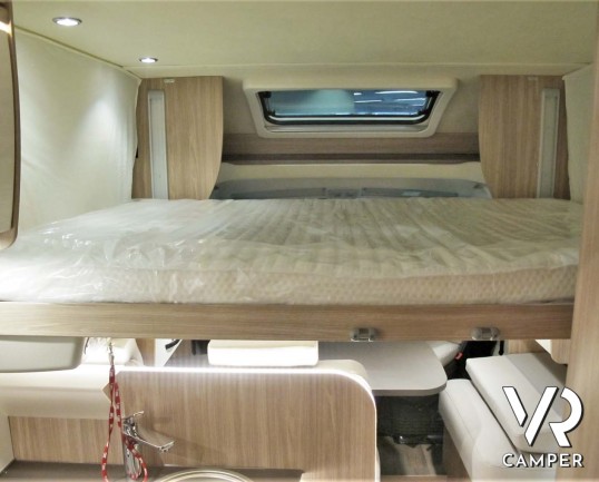 Burstner Delfin IT 726 G: camper nuovo semintegrale con letti gemelli e basculante, dinette trasformabile in letto. Dotato di Skyroof e Comfort Pack. 140 CV. Italia VR vendita camper Piemonte
