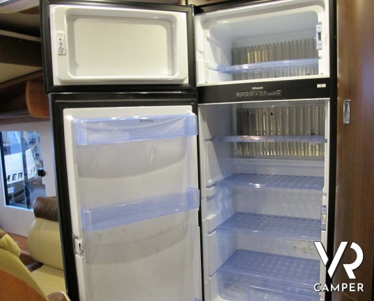 Carthago C-Line 5.0 - camper usato motorhome 4 posti, letto nautico posteriore e garage. Dotato di clima e antenna satellitare - Italia VR camper usati piemonte