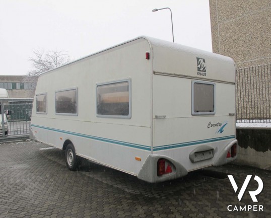 Knaus Country - caravan usata comoda e spaziosa, adatta alla famiglia. Con letto matrimoniale, letto a castello, dinette trasformabile. Venduta da Italia VR a Torino