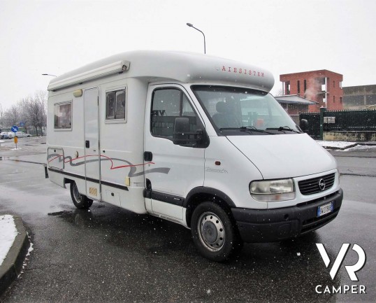 Aiesistem Project 400 - camper semintegrale compatto con monoscocca in vetroresina, 3 posti letto, su motore Opel 90 CV - Dotato di veranda e portamoto - Vendita Camper Piemonte