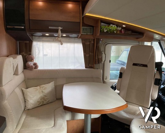 Carthago Compactline I 143 LE: camper usato motorhome 4 posti, con letti gemelli e letto basculante. Su Fiat Ducato 150 CV. Venduto da Italia VR a Torino.