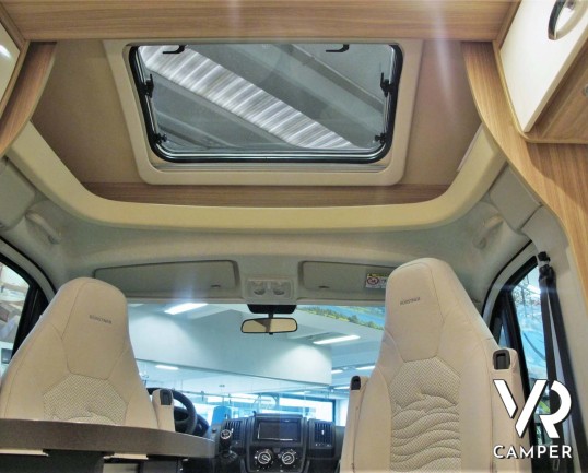 Burstner Delfin IT 726 G: camper nuovo semintegrale con letti gemelli e basculante, dinette trasformabile in letto. Dotato di Skyroof e Comfort Pack. 140 CV. Italia VR vendita camper Piemonte