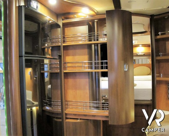 Carthago C-Line 5.0 - camper usato motorhome 4 posti, letto nautico posteriore e garage. Dotato di clima e antenna satellitare - Italia VR camper usati piemonte