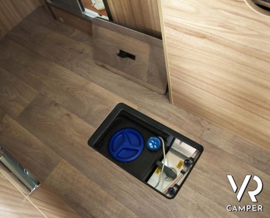 Hymer Exsis-I 474 - Camper nuovo motorhome 2021, con letti gemelli posteriori, 4 posti letto, con frigorifero grande, gradini elettrici. Fiat Ducato 140 CV - Italia VR camper Piemonte