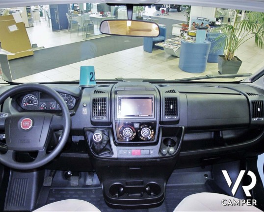 Burstner Delfin IT 726 G: camper nuovo semintegrale con letti gemelli e basculante, dinette trasformabile in letto. Dotato di Skyroof e Comfort Pack. 140 CV. Italia VR vendita camper Piemonte