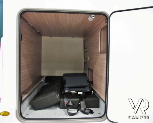 Burstner Delfin IT 726 G: camper nuovo semintegrale con letti gemelli e basculante, dinette trasformabile in letto. Dotato di Skyroof e Comfort Pack. 140 CV. Italia VR vendita camper Piemonte