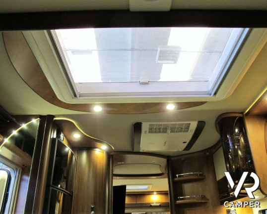 Carthago C-Line 5.0 - camper usato motorhome 4 posti, letto nautico posteriore e garage. Dotato di clima e antenna satellitare - Italia VR camper usati piemonte