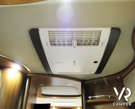 Carthago C-Line 5.0 - camper usato motorhome 4 posti, letto nautico posteriore e garage. Dotato di clima e antenna satellitare - Italia VR camper usati piemonte