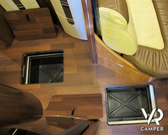 Carthago C-Line 5.0 - camper usato motorhome 4 posti, letto nautico posteriore e garage. Dotato di clima e antenna satellitare - Italia VR camper usati piemonte
