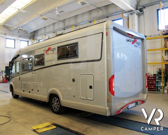 Carthago C-Line 5.0 - camper usato motorhome 4 posti, letto nautico posteriore e garage. Dotato di clima e antenna satellitare - Italia VR camper usati piemonte