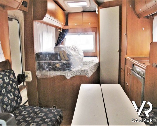 Aiesistem Project 400 - camper semintegrale compatto con monoscocca in vetroresina, 3 posti letto, su motore Opel 90 CV - Dotato di veranda e portamoto - Vendita Camper Piemonte