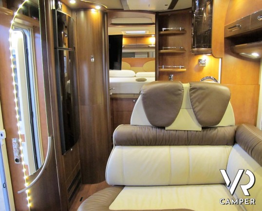 Carthago C-Line 5.0 - camper usato motorhome 4 posti, letto nautico posteriore e garage. Dotato di clima e antenna satellitare - Italia VR camper usati piemonte