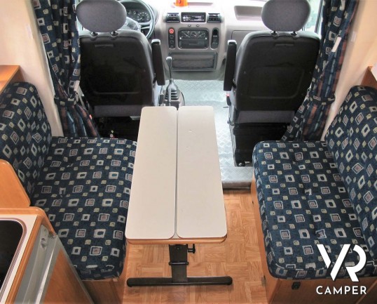 Aiesistem Project 400 - camper semintegrale compatto con monoscocca in vetroresina, 3 posti letto, su motore Opel 90 CV - Dotato di veranda e portamoto - Vendita Camper Piemonte