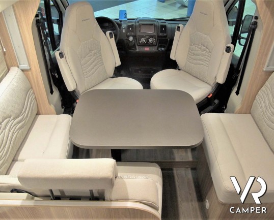 Burstner Delfin IT 726 G: camper nuovo semintegrale con letti gemelli e basculante, dinette trasformabile in letto. Dotato di Skyroof e Comfort Pack. 140 CV. Italia VR vendita camper Piemonte