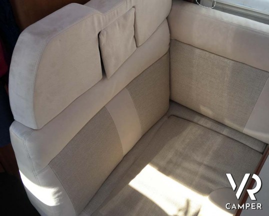 Carthago Compactline I 143 LE: camper usato motorhome 4 posti, con letti gemelli e letto basculante. Su Fiat Ducato 150 CV. Venduto da Italia VR a Torino.