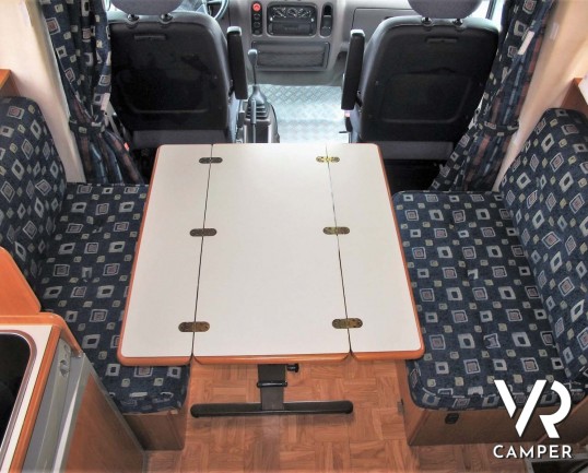 Aiesistem Project 400 - camper semintegrale compatto con monoscocca in vetroresina, 3 posti letto, su motore Opel 90 CV - Dotato di veranda e portamoto - Vendita Camper Piemonte