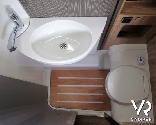 Hymer Exsis-I 474 - Camper nuovo motorhome 2021, con letti gemelli posteriori, 4 posti letto, con frigorifero grande, gradini elettrici. Fiat Ducato 140 CV - Italia VR camper Piemonte