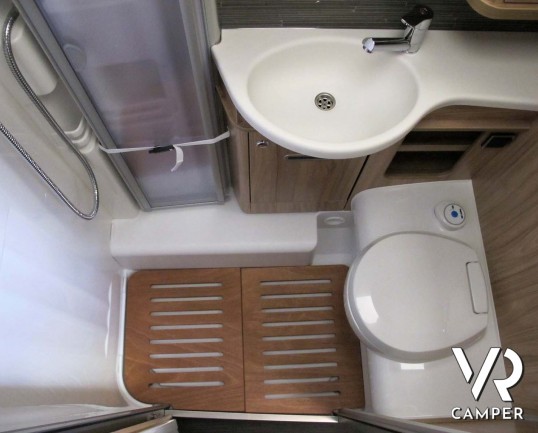 Hymer Exsis-I 588: motorhome Hymer nuovo con letti gemelli e basculante, nuova serie Exsis-I super leggera e compatta
