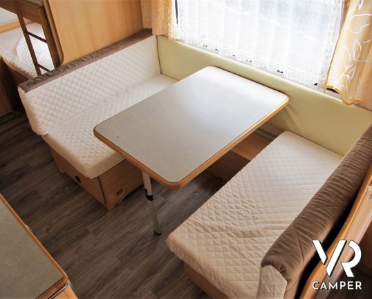 Knaus Country - caravan usata comoda e spaziosa, adatta alla famiglia. Con letto matrimoniale, letto a castello, dinette trasformabile. Venduta da Italia VR a Torino