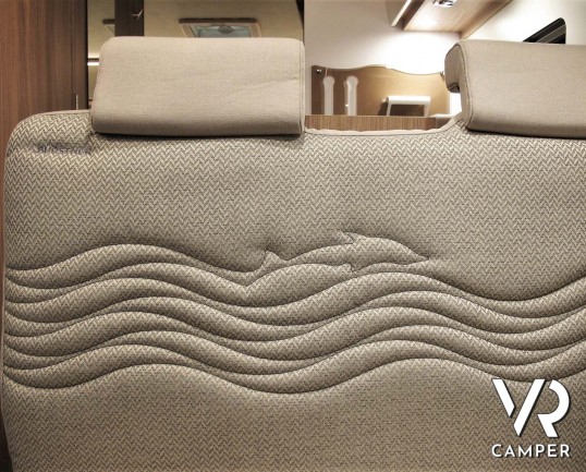 Burstner Delfin IT 726 G: camper nuovo semintegrale con letti gemelli e basculante, dinette trasformabile in letto. Dotato di Skyroof e Comfort Pack. 140 CV. Italia VR vendita camper Piemonte