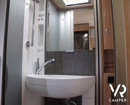 Hymer Exsis-I 474 - Camper nuovo motorhome 2021, con letti gemelli posteriori, 4 posti letto, con frigorifero grande, gradini elettrici. Fiat Ducato 140 CV - Italia VR camper Piemonte