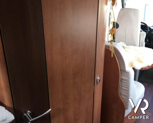 Carthago Compactline I 143 LE: camper usato motorhome 4 posti, con letti gemelli e letto basculante. Su Fiat Ducato 150 CV. Venduto da Italia VR a Torino.