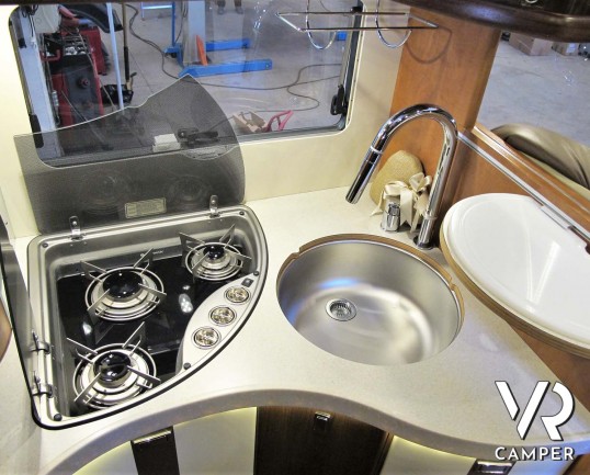 Carthago C-Line 5.0 - camper usato motorhome 4 posti, letto nautico posteriore e garage. Dotato di clima e antenna satellitare - Italia VR camper usati piemonte