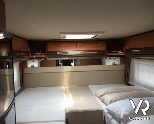 Carthago Compactline I 143 LE: camper usato motorhome 4 posti, con letti gemelli e letto basculante. Su Fiat Ducato 150 CV. Venduto da Italia VR a Torino.