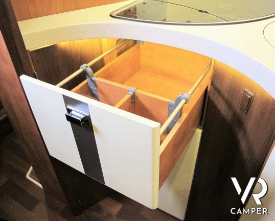 Carthago C-Line 5.0 - camper usato motorhome 4 posti, letto nautico posteriore e garage. Dotato di clima e antenna satellitare - Italia VR camper usati piemonte