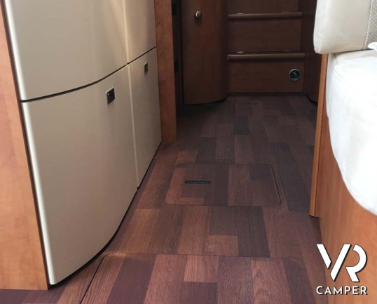 Carthago Compactline I 143 LE: camper usato motorhome 4 posti, con letti gemelli e letto basculante. Su Fiat Ducato 150 CV. Venduto da Italia VR a Torino.