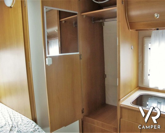 Aiesistem Project 400 - camper semintegrale compatto con monoscocca in vetroresina, 3 posti letto, su motore Opel 90 CV - Dotato di veranda e portamoto - Vendita Camper Piemonte