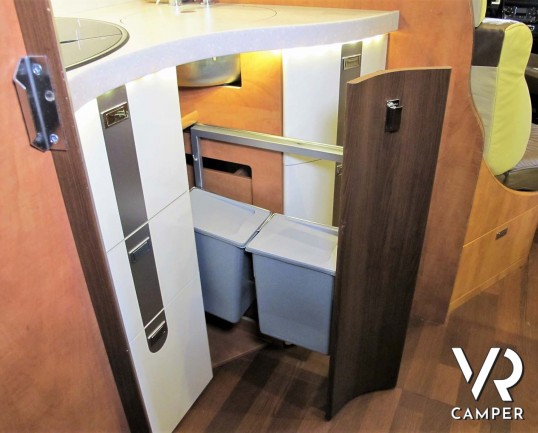 Carthago C-Line 5.0 - camper usato motorhome 4 posti, letto nautico posteriore e garage. Dotato di clima e antenna satellitare - Italia VR camper usati piemonte